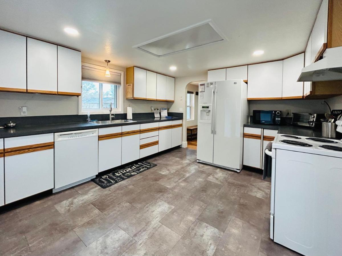 Little Blue Bungalow On Boise'S Bench, Pet Friendly, Fully Fenced Yard With Doggie Door! 2 Miles From Bsu, 5 Minutes From Downtown Boise, Desk And Workstation For Remote Workers, 2 Tv'S Large Walk-In Closet, Good For Mid-Term Stays Exteriér fotografie