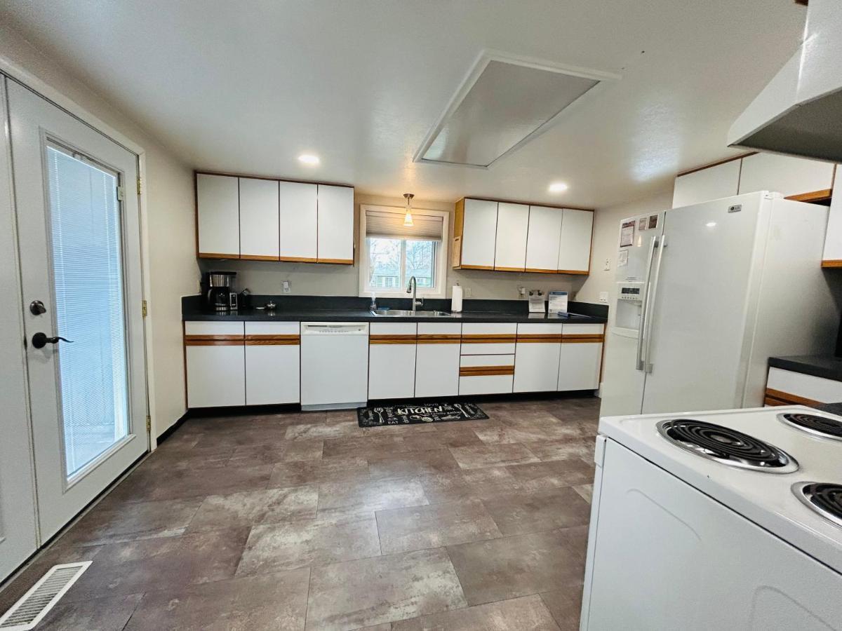 Little Blue Bungalow On Boise'S Bench, Pet Friendly, Fully Fenced Yard With Doggie Door! 2 Miles From Bsu, 5 Minutes From Downtown Boise, Desk And Workstation For Remote Workers, 2 Tv'S Large Walk-In Closet, Good For Mid-Term Stays Exteriér fotografie